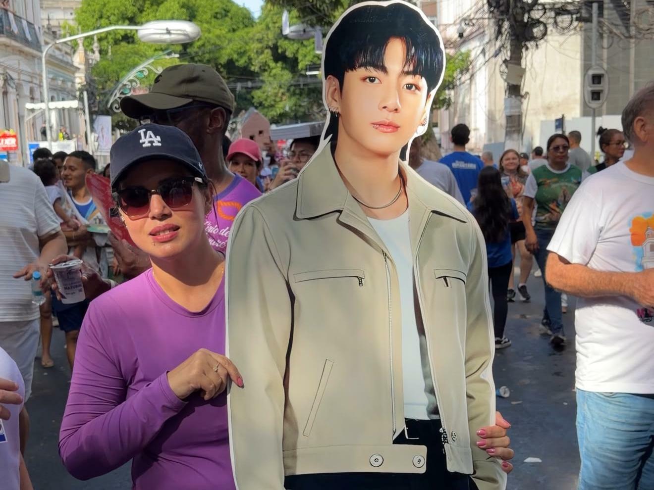 Com totem de Jungkook, fã do BTS cumpre promessa no Círio de Nazaré após garantir ingressos